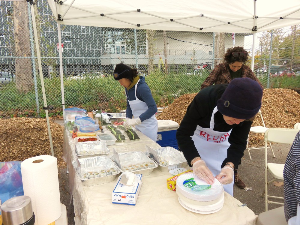 Dedicated volunteer Eri makes fresh sushi using ingredients grown on the farm!